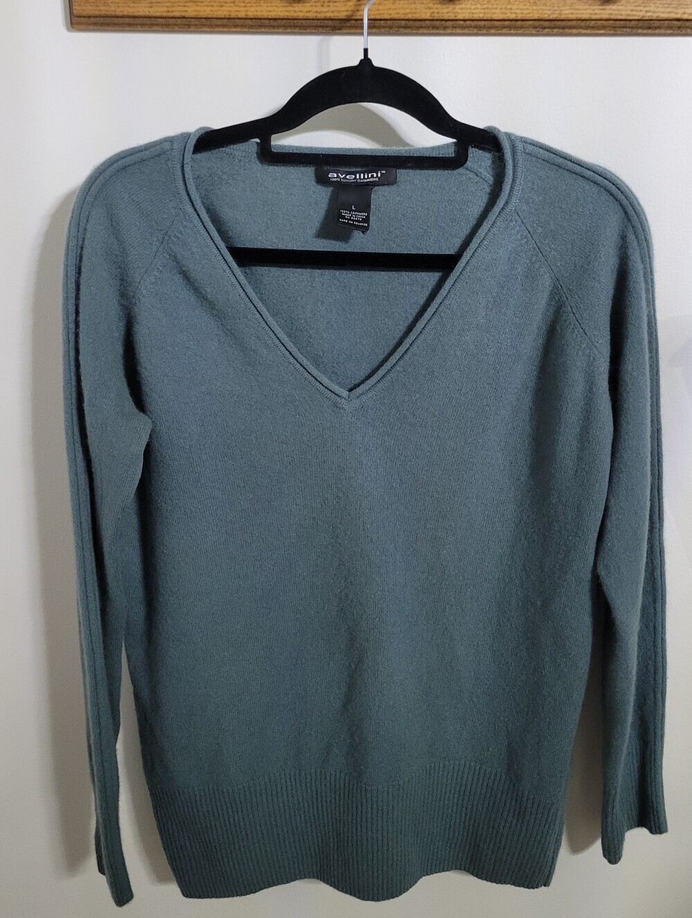 Avellini 100% Cashmere V-Neck Sweater in Dusty Teal / Green, Size L